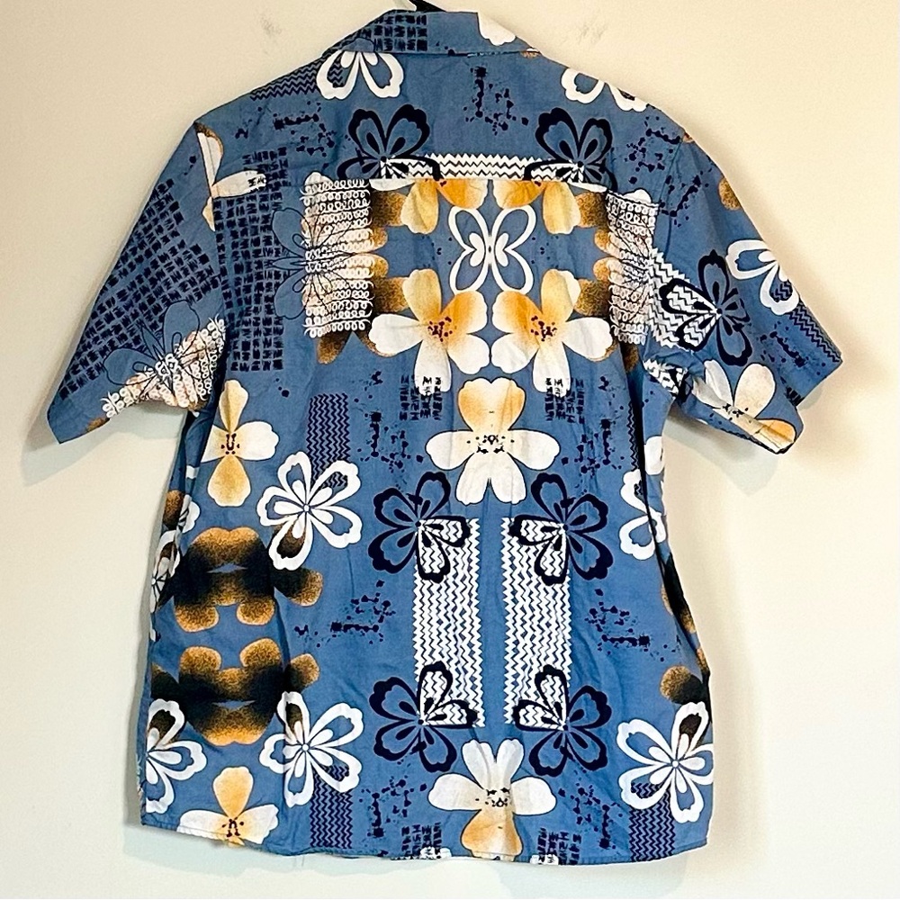 Pineapple Connection Hawaiian Tropical Button Down Shirt - Size: Medium - Picture 5 of 5